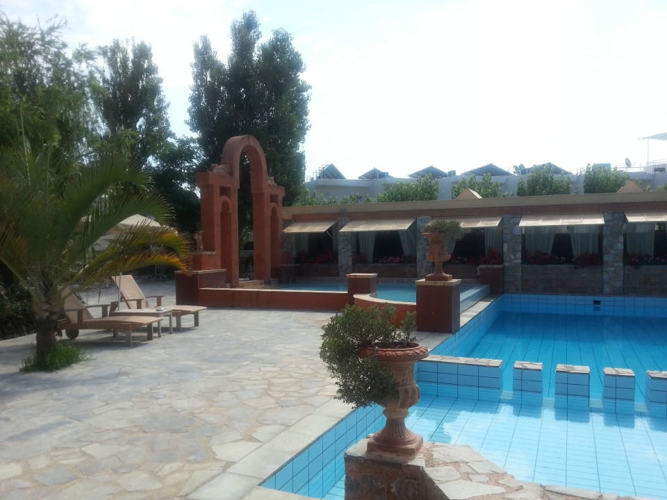 Vorderer Pool an der Rezeption Orpheas Resort - Adults Only