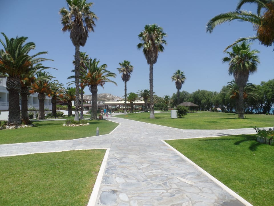 Blick auf die große Außenlage Atlantica Beach Resort Kos