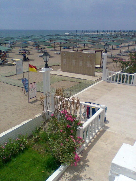 Hotelstrand mit Duschen Hotel Club Nena