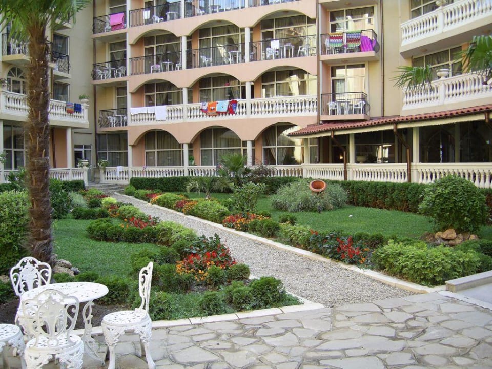 Innenhof Royal Park Hotel & Aqua park