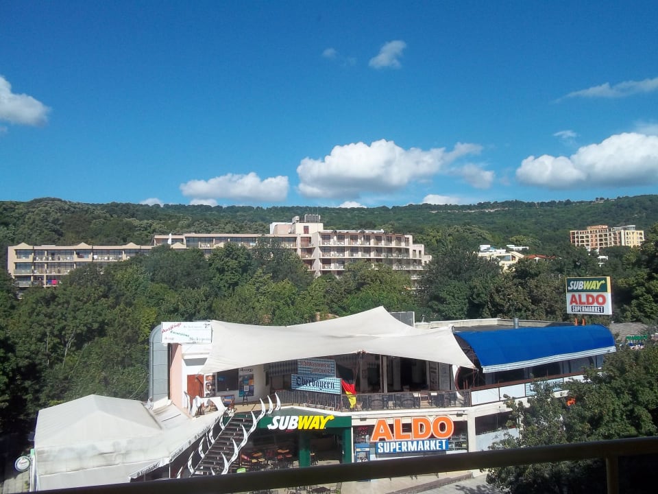 Widok z okna Party Hotel Golden Sands - Adults only