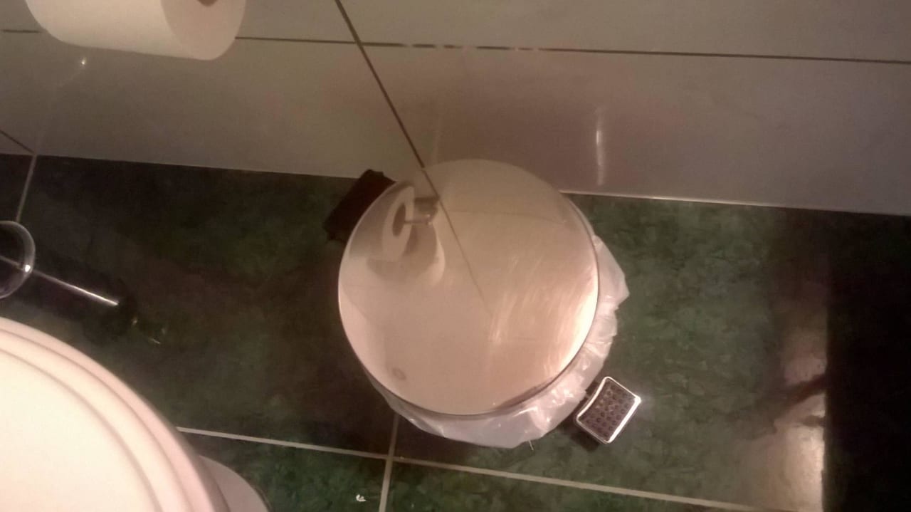 Eimer zur Entsorgung des Toilettenpapiers! Vasia Resort & Spa