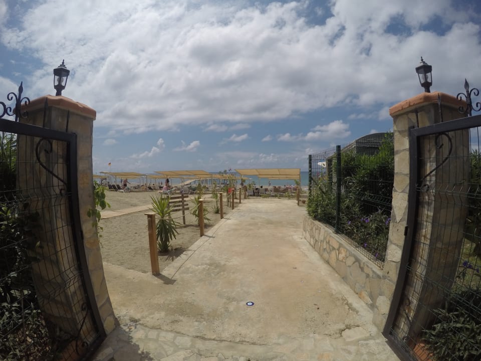 Strand Club Turtas Beach Hotel