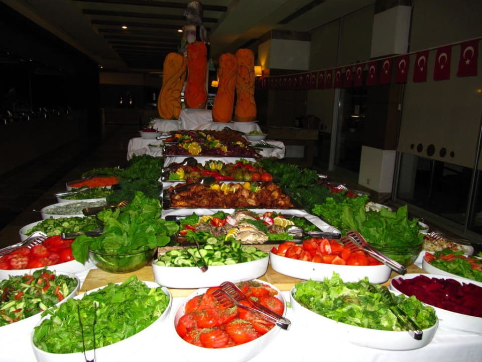 Das Salatbuffet Saturn Palace Resort Hotel