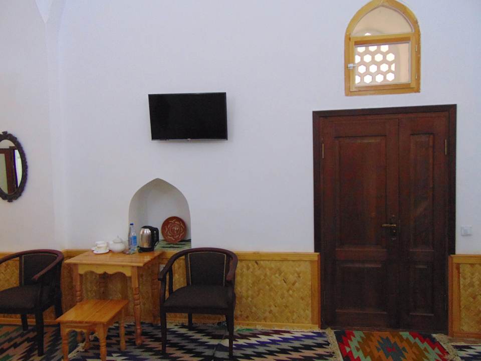 Zimmer Madrasah Polvon-Qori Boutique