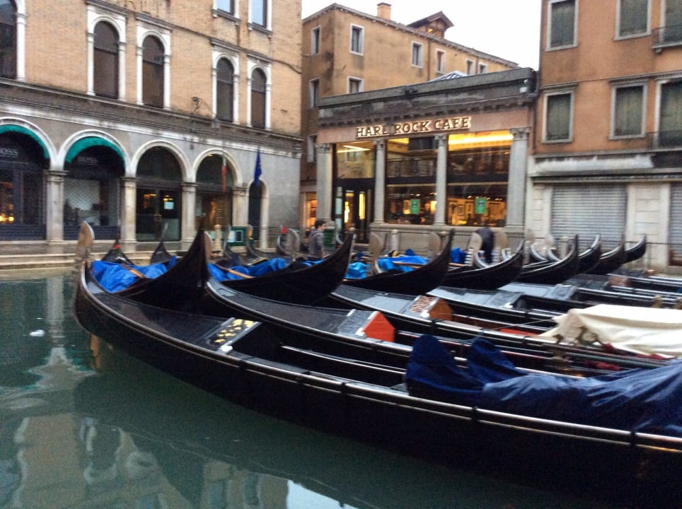 У отеля Albergo Cavalletto & Doge Orseolo