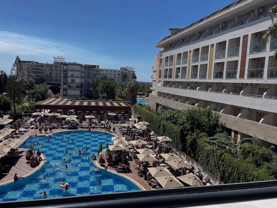 Pool Kaia Coracesium