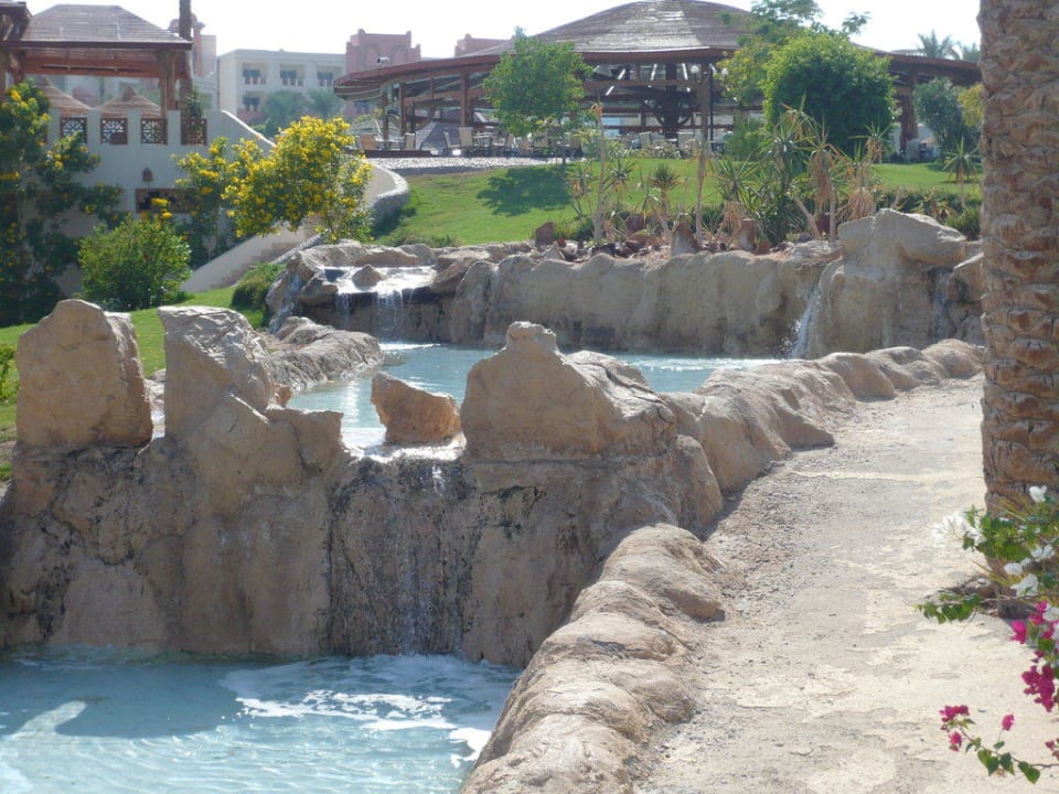 Территория отеля Serenity Alpha Beach