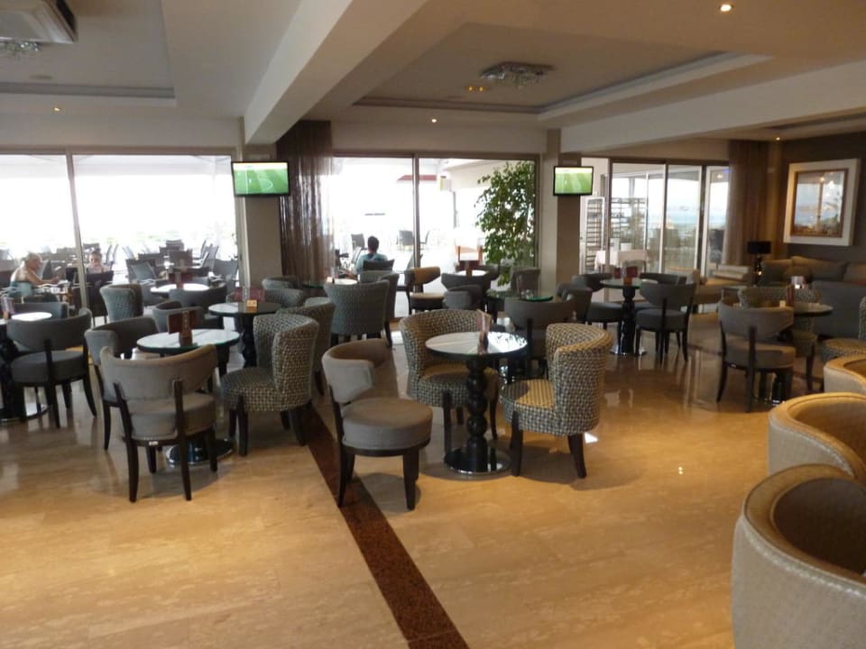 Abendlicher Sitzbereich Asterias Beach