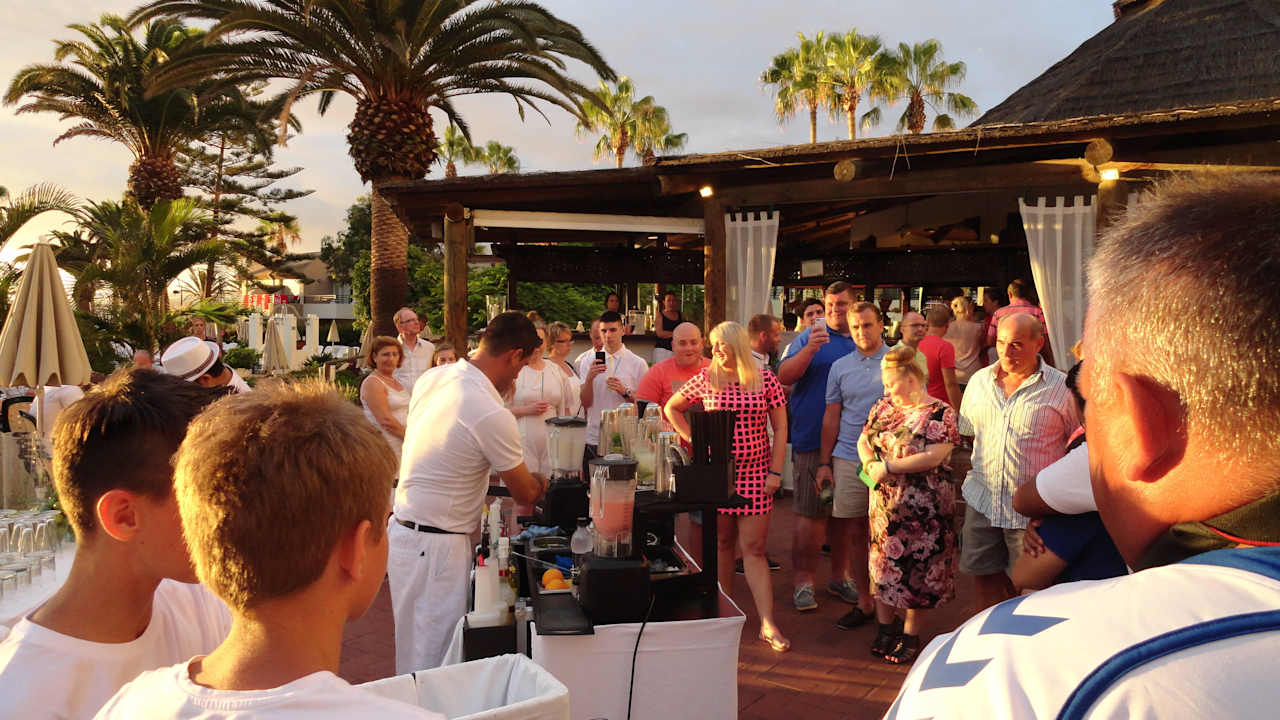 Hôtel H10 Las Palmeras - Le Bar de Piscine H10 Las Palmeras