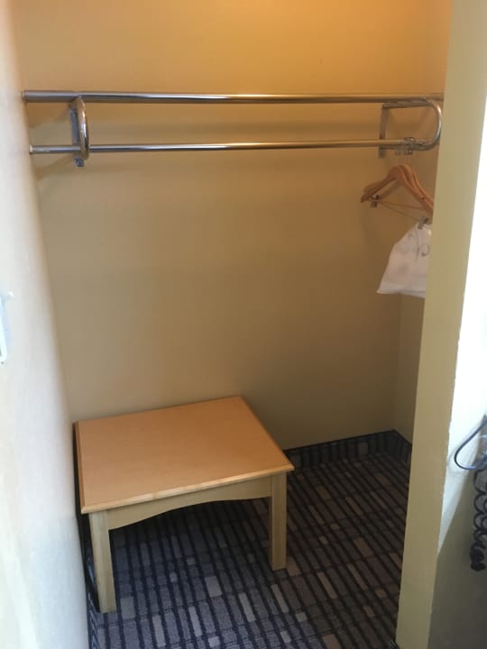 Zimmer The Executive Inn & Suites