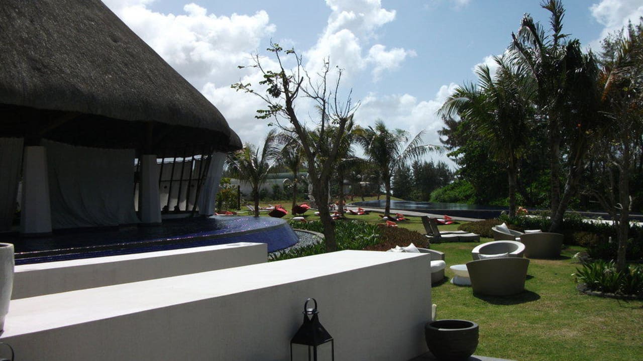 Aussenanlage des Hauptrestaurants SO/ Mauritius Hotel
