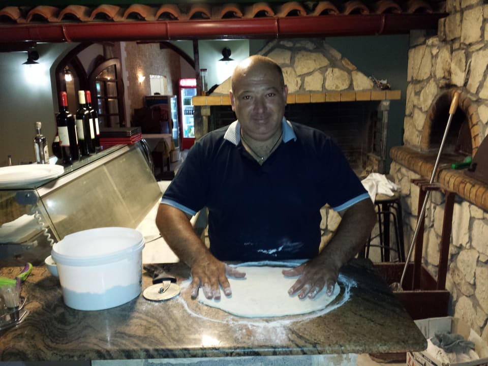 Alex making fresh Pizza Hotel Prince of Lillies