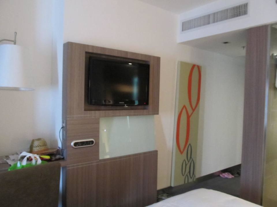 Fernseher Hilton Garden Inn Bangkok Silom