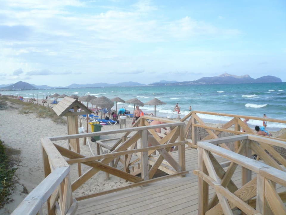 Holzsteg zum Strand Valentin Playa de Muro