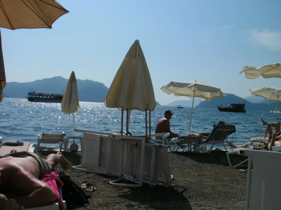 Der schöne öffentliche Strand Kayamaris Hotel