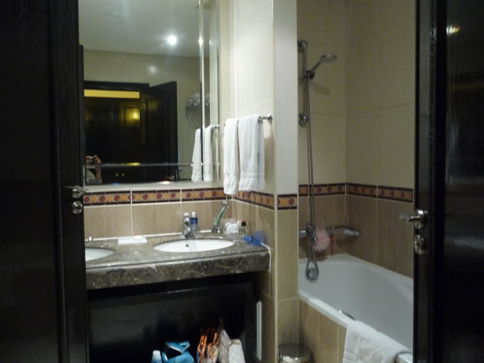 La salle de bain, il manque dequoi poser nos effet Hotel Eden Andalous Aquapark & SPA