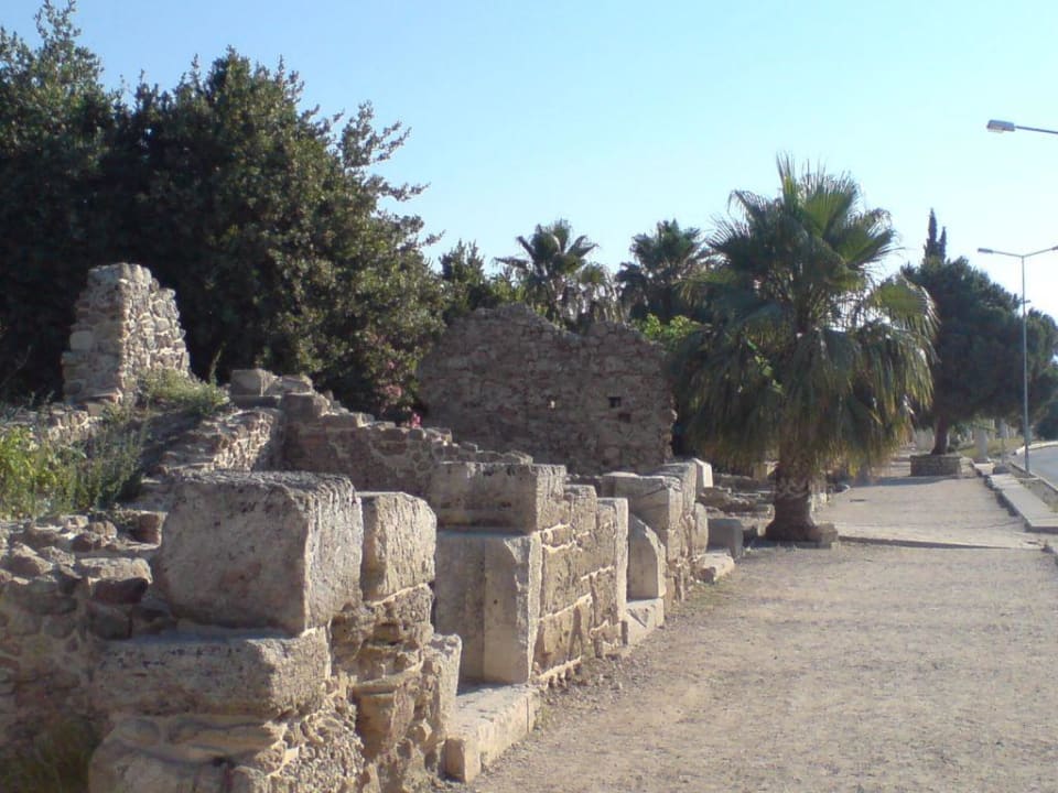 Ausgang zur Straße, links Hotel Neptün/Neptun