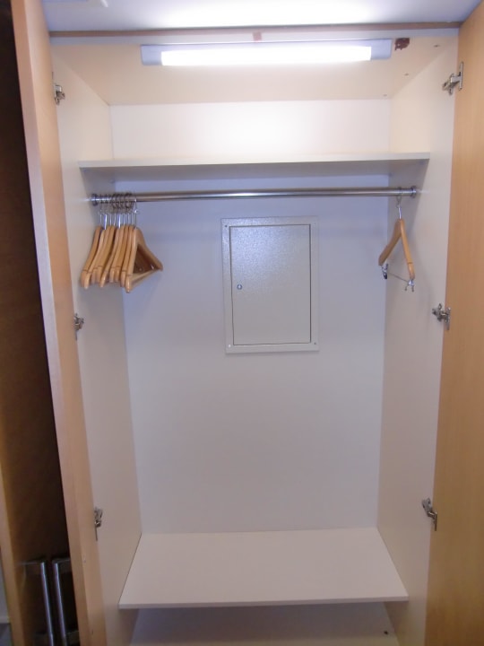 Großer Kleiderschrank (rechte Hälfte) Arcanus Hotels Sorgun