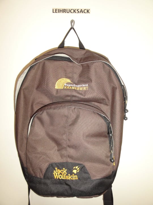 Rucksack hing zur Benutzung in der Suite Hotel Regenbogenland Zum Kramerwirt