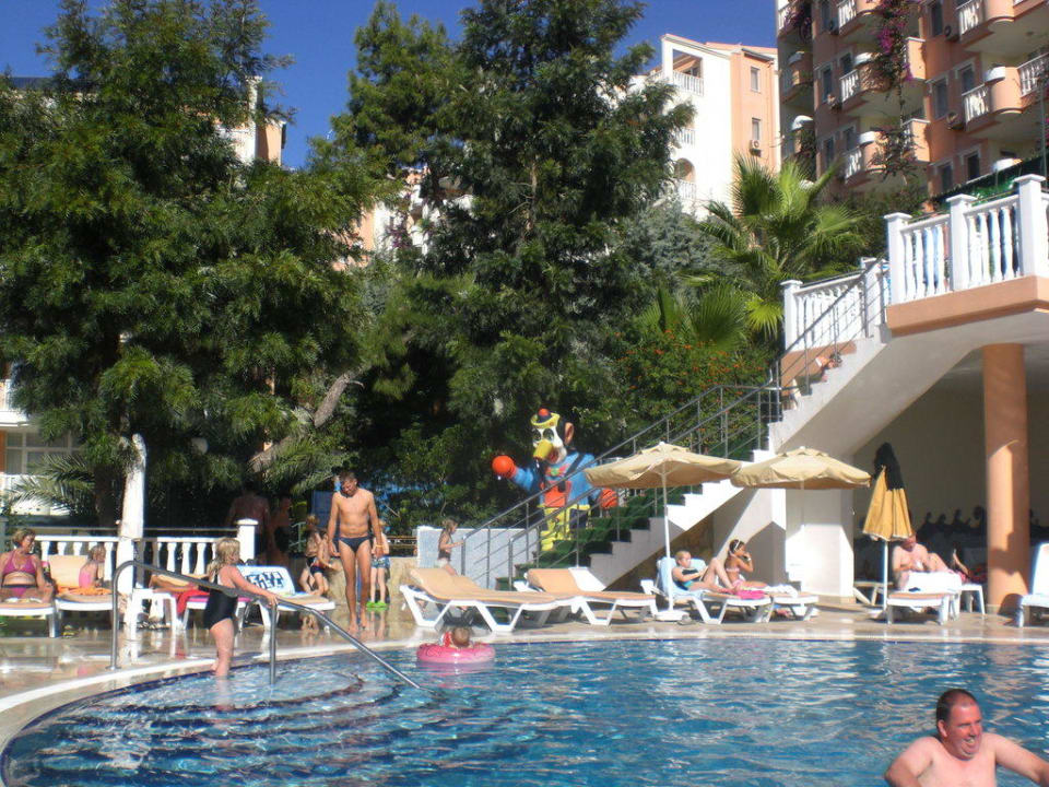 Schöne Poolanlage Hotel Club Paradiso