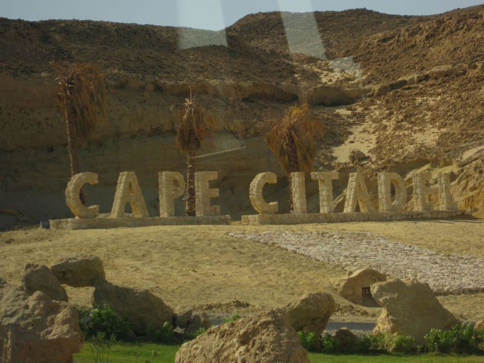 Zufahrt zum Hotel Pickalbatros Citadel Resort