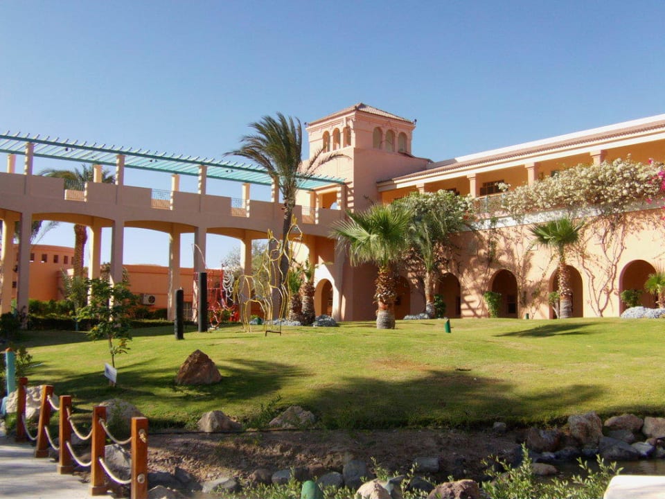 In der Gartenanlage Mövenpick Resort & Spa El Gouna