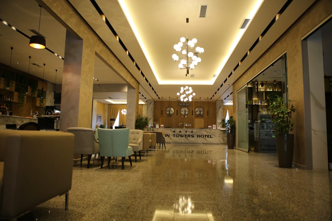 Lobby Twin Towers Hotel