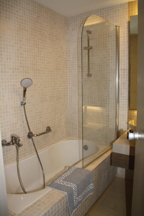 Badezimmer The Bay Hotel & Suites