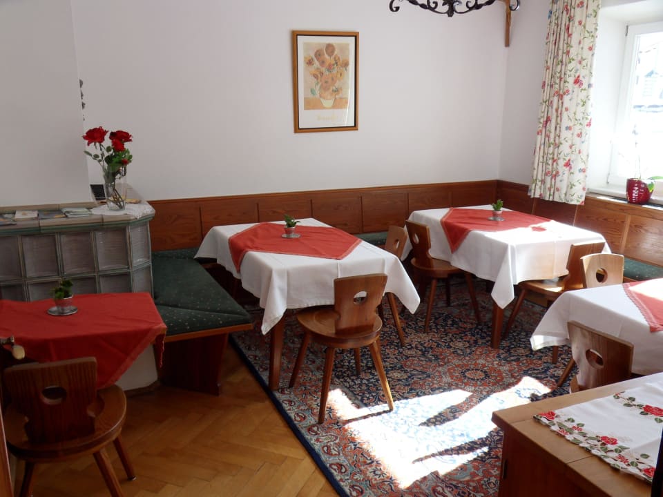 Frühstücksraum mit Kachelofen Apartments Rosenhof