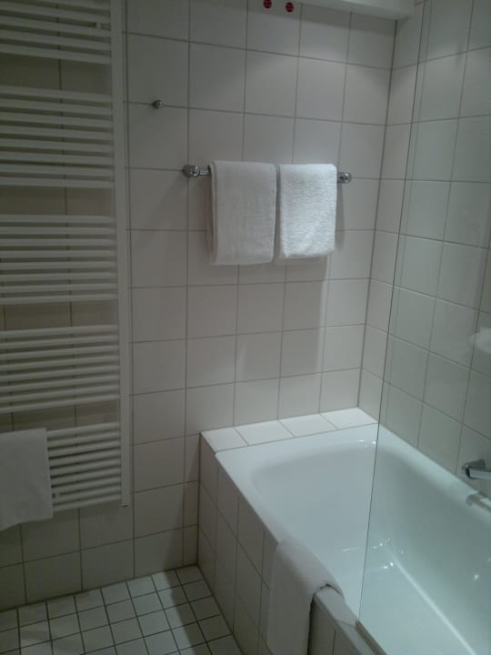 Badezimmer mit Badewanne Garner Hotel Essen - Handelshof
