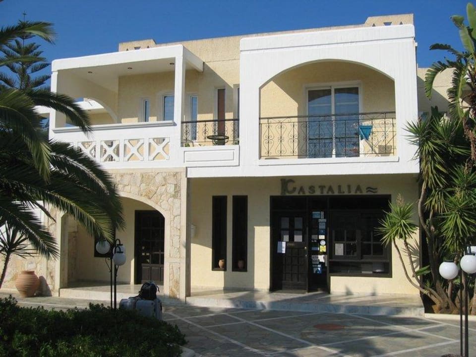 Hoteleingang Kastalia Village & Saint Nikolas Hotel