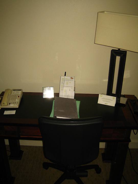 Schreib- und Arbeitstisch NH Collection Plaza Santiago