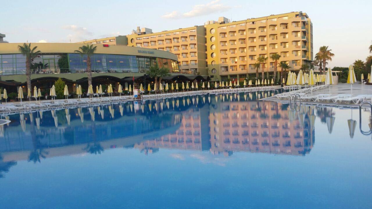 Action-Pool VONRESORT Golden Coast