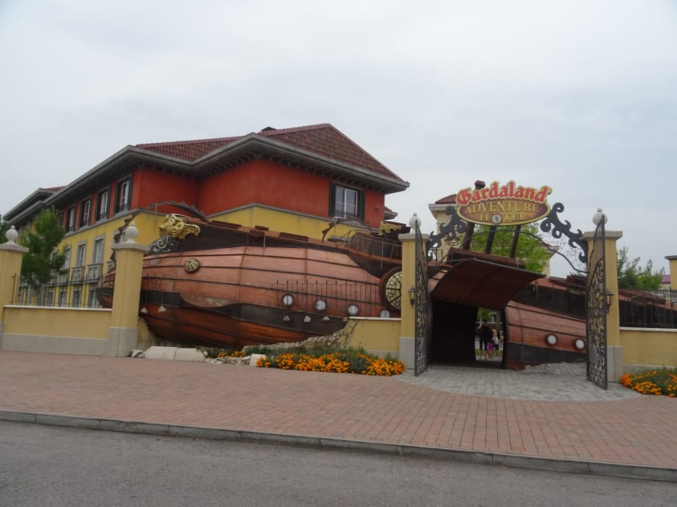 Außenansicht Gardaland Adventure Hotel