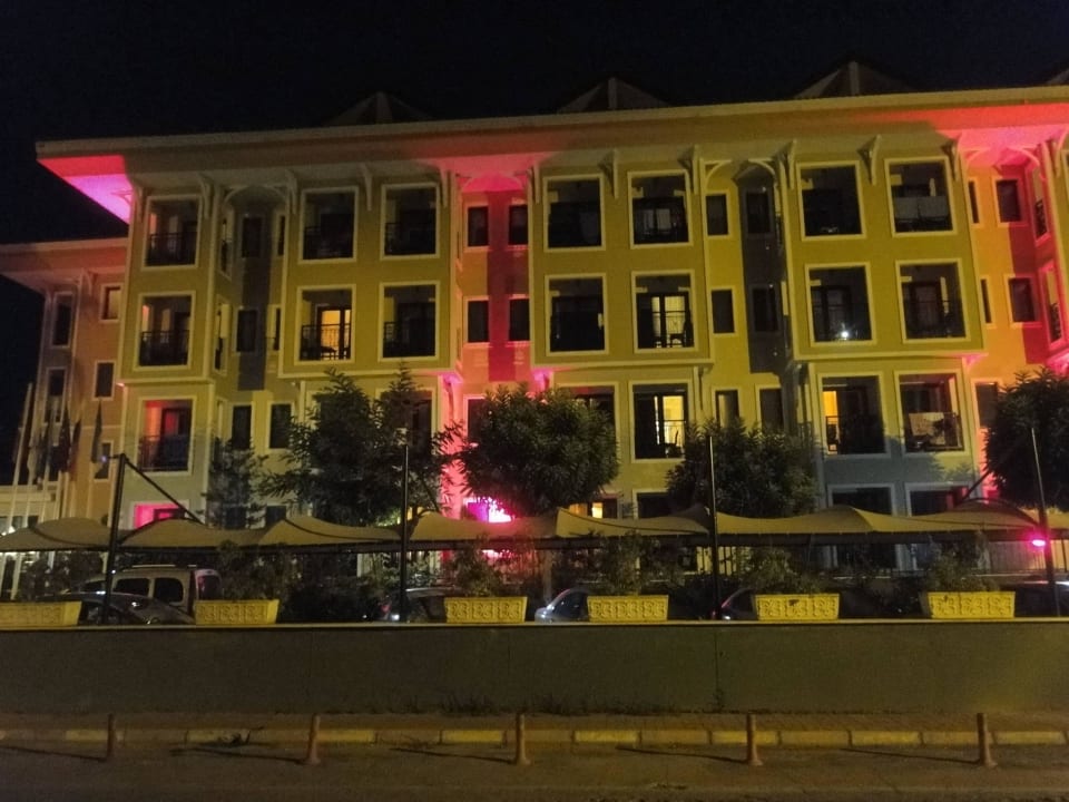 Przed hotelem Club Hotel Phaselis Rose