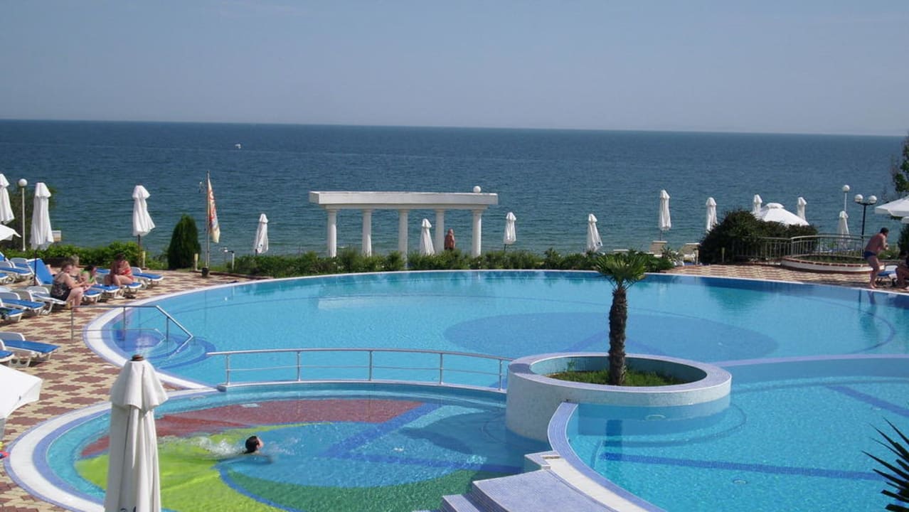 Blick zum Pool Hotel Sineva Beach