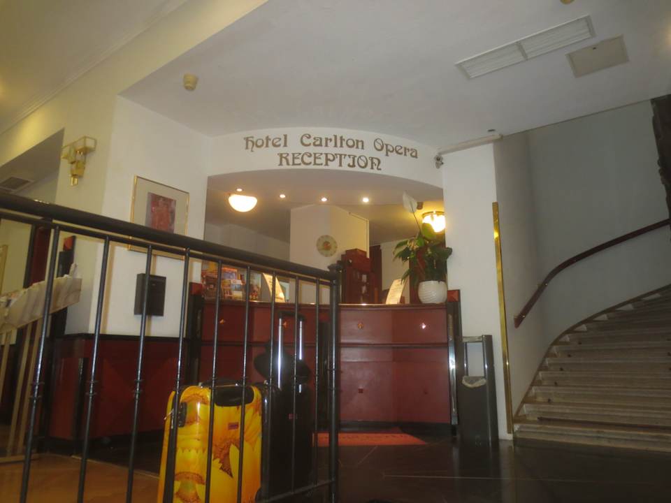 Lobby Carlton Opera Hotel
