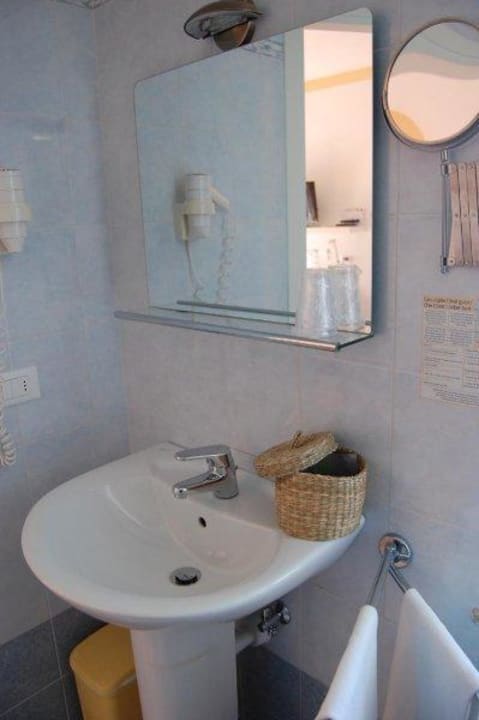 Bagno - bathroom - badezimmer Hotel Irene