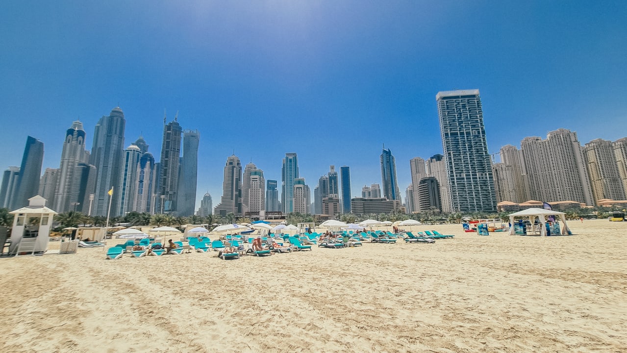 Strand V Hotel Dubai, Curio Collection by Hilton