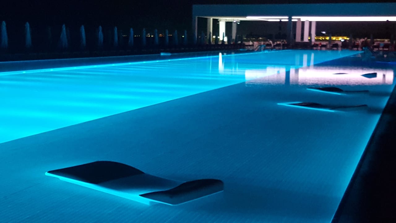 Pool am Abend  Adam & Eve - Adults only