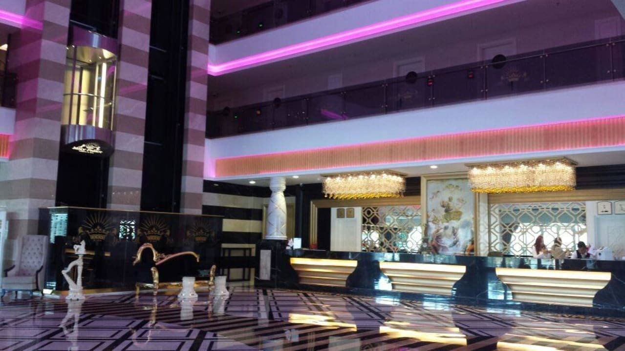 Es ist Nacht im Mary Palace Mary Hotel Side