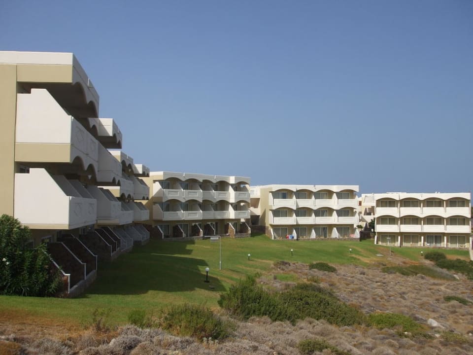 Untere Bungalowreihe im KHR Hotel Kalithea Horizon Royal