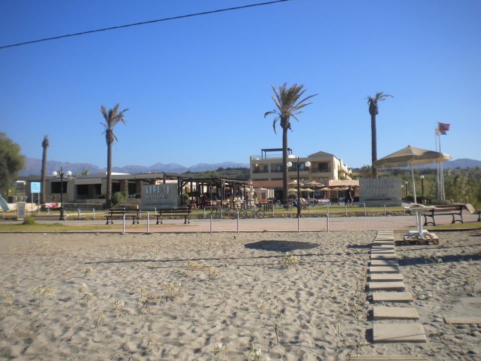 Das Hotel vom Strand aus gesehen Asterion Suites & Spa - Designed for adults