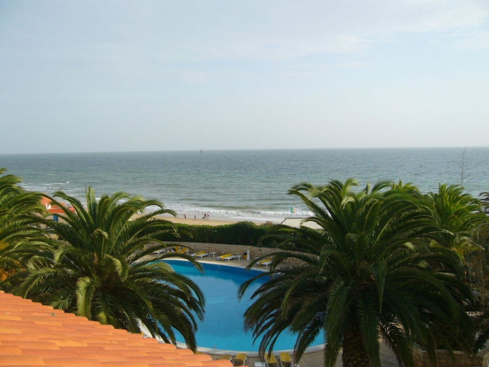 Von der Dachterrasse Hotel Jardim do Vau