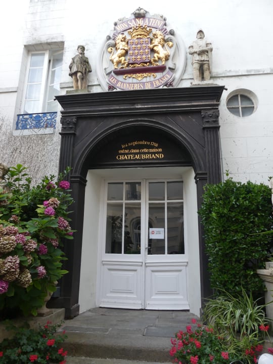 Außenansicht Hotel De France Et Chateaubriand