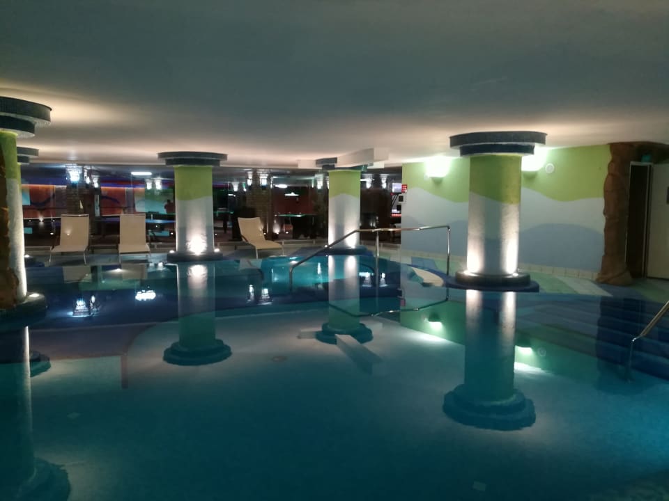 Pool Bull Escorial & Spa