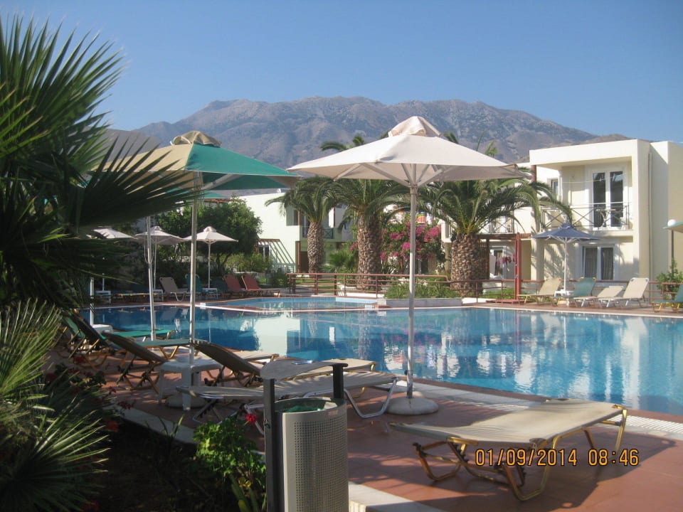 Ruhepool im Innenhof HARPIN Georgioupolis Resort Aquapark & SPA