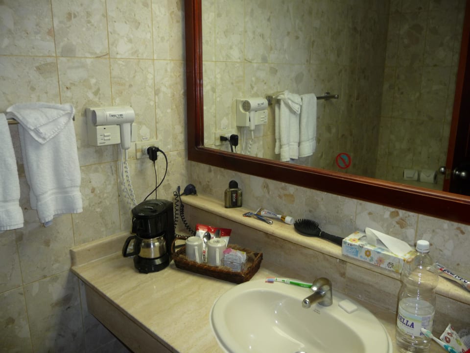Waschbecken mit Föhn und Kaffeemaschine Marien Puerto Plata