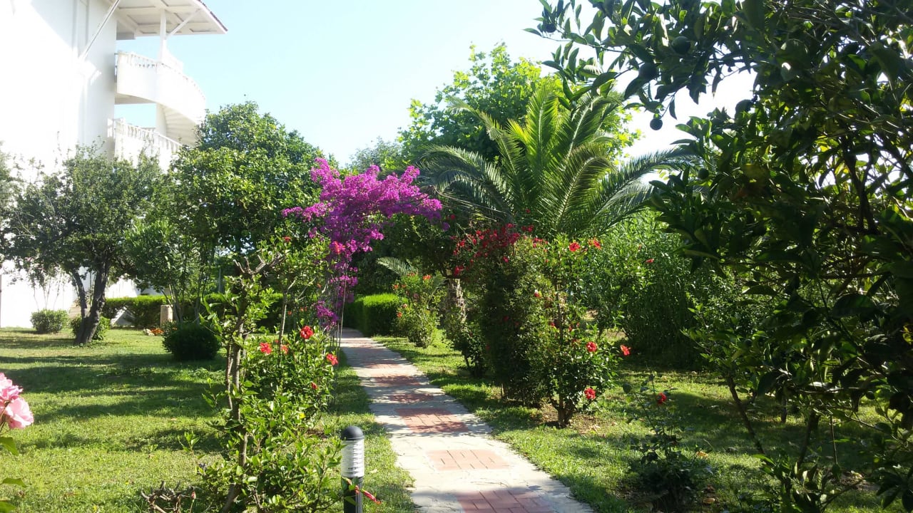 Wege im Garten Hotel Defne Garden